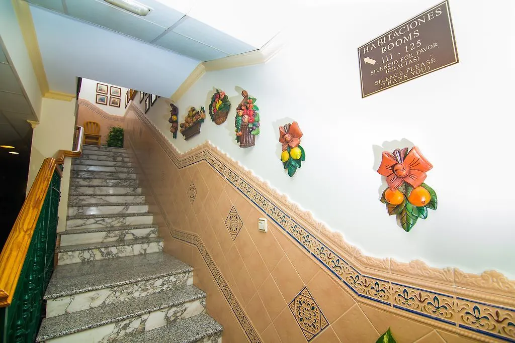 Guest house Hostal Los Corchos Fuengirola