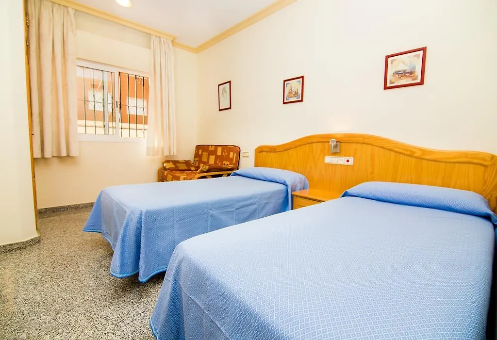 Hostal Los Corchos Fuengirola 2*,