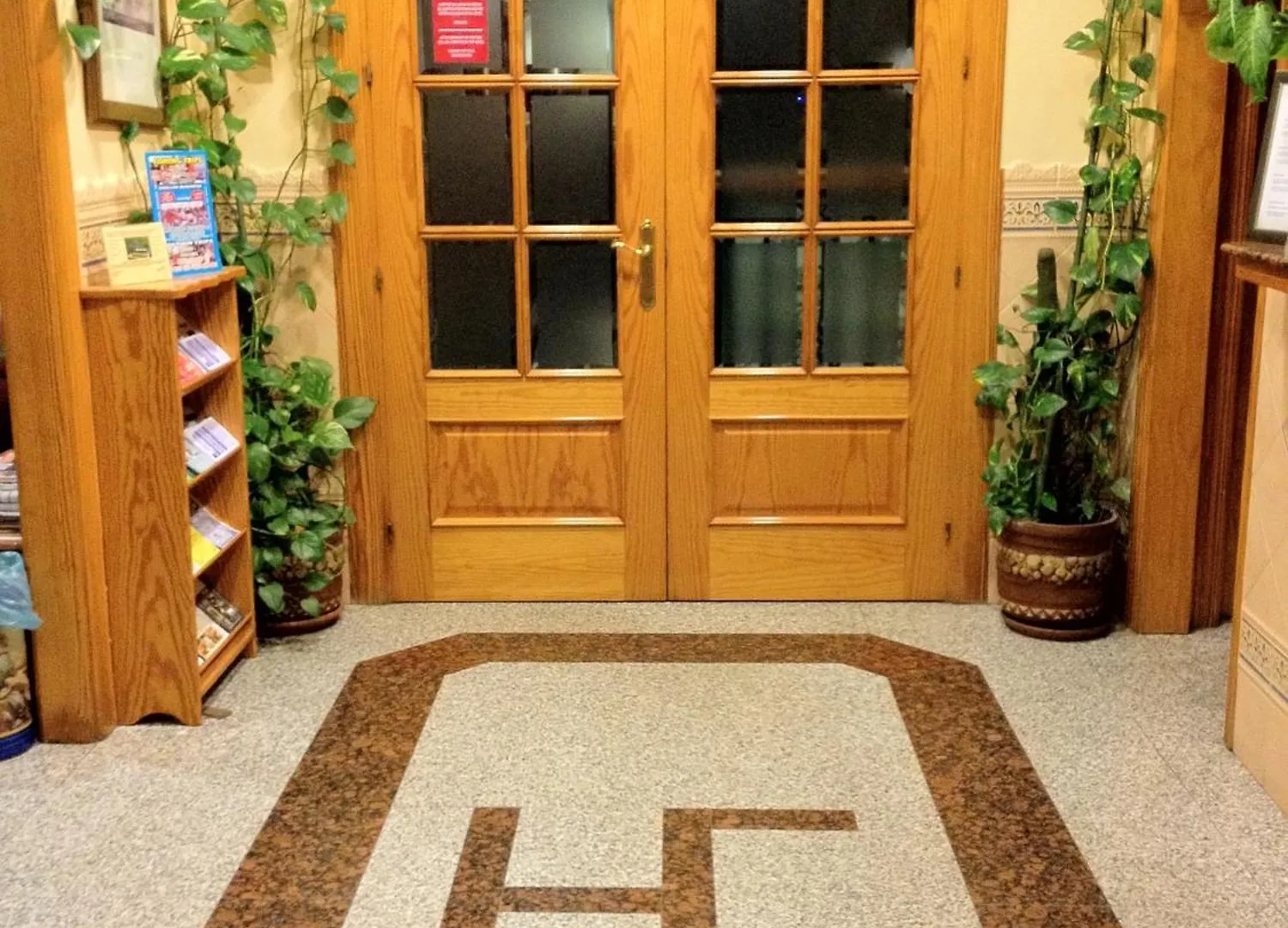 ** בית הארחה פואנגירולה Hostal Los Corchos ספרד